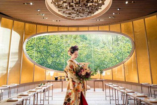 庭園内神殿色打掛