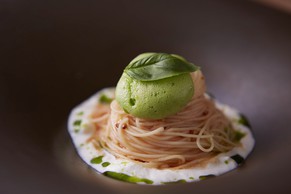 La tavola dell'arcobaleno 虹のテーブル パスタ