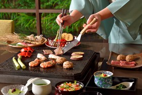 「土休日プライベートナイトプラン」 ~富士山の溶岩石で焼き上げる石焼会席~